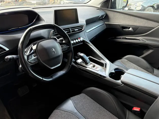 PEUGEOT 5008 1.5 BlueHDi Allure EAT
