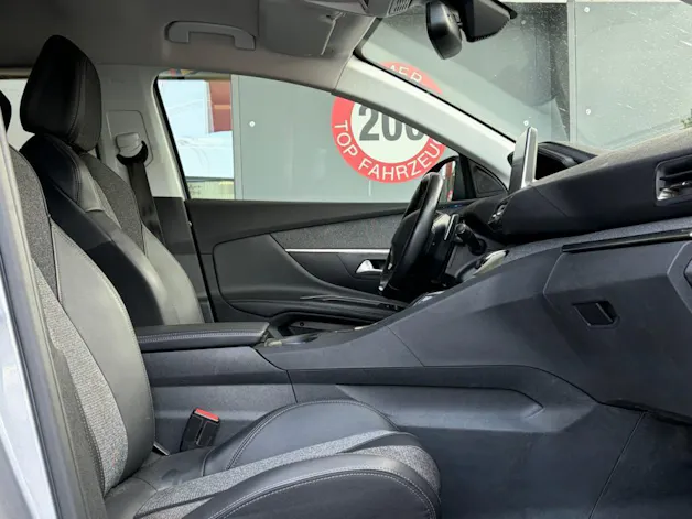PEUGEOT 5008 1.5 BlueHDi Allure EAT