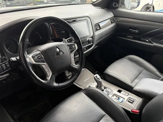 Mitsubishi Outlander 2.4 PHEV Diamond 4WD Automatic