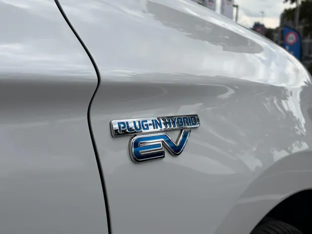 Mitsubishi Outlander 2.4 PHEV Diamond 4WD Automatic