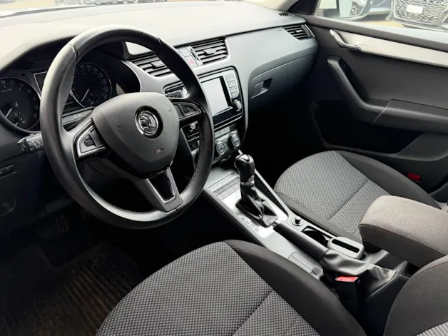 SKODA Octavia Combi 2.0 TDI Ambition DSG