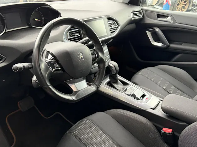 PEUGEOT 308 1.2 THP Allure Automatic