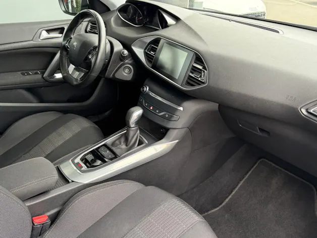 PEUGEOT 308 1.2 THP Allure Automatic
