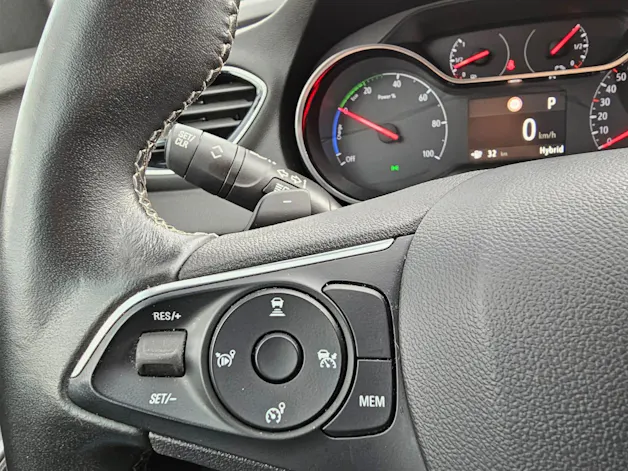 OPEL Grandland X 1.6 Hybrid4 Ultimate Automatik