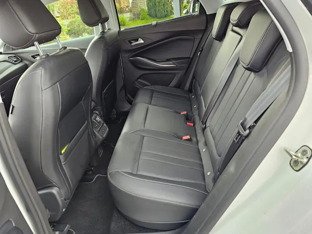 OPEL Grandland X 1.6 Hybrid4 Ultimate Automatik