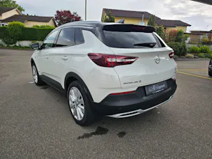 OPEL Grandland X 1.6 Hybrid4 Ultimate Automatik