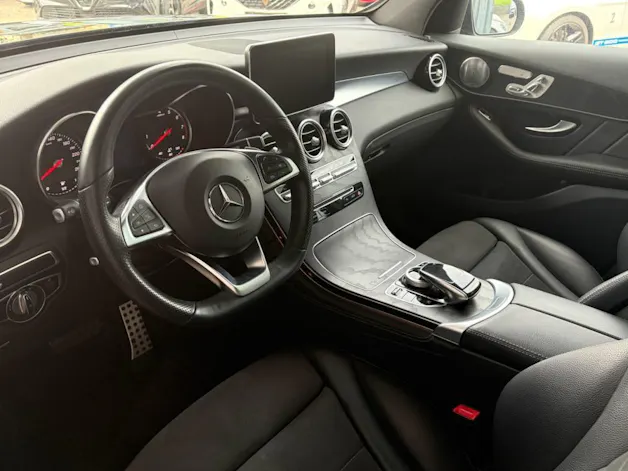 MERCEDES-BENZ GLC 300 4Matic AMG Line 9G-Tronic