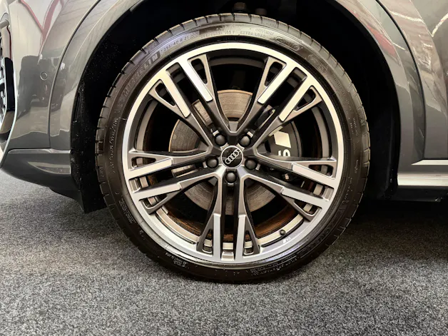 AUDI SQ5 TFSI quattro S-tronic