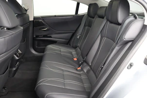 immagine del veicolo LEXUS ES 300h Excellence