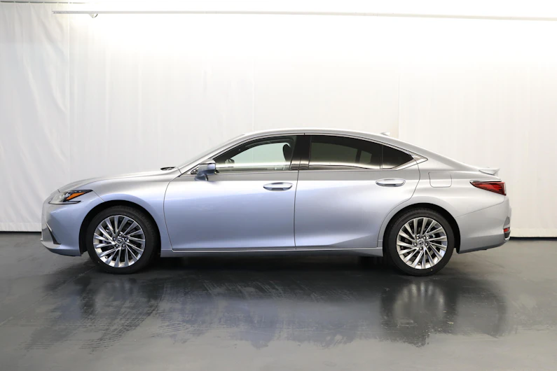 immagine del veicolo LEXUS ES