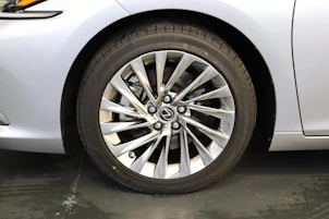 immagine del veicolo LEXUS ES 300h Excellence