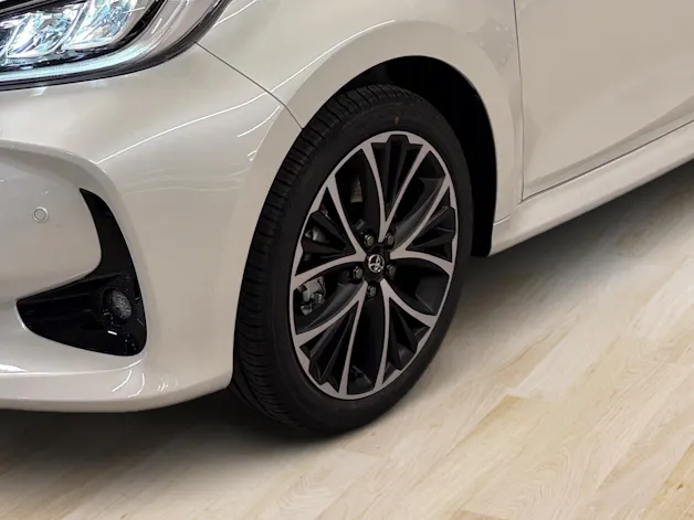 Toyota Yaris 1.5 VVT-i HSD Trend