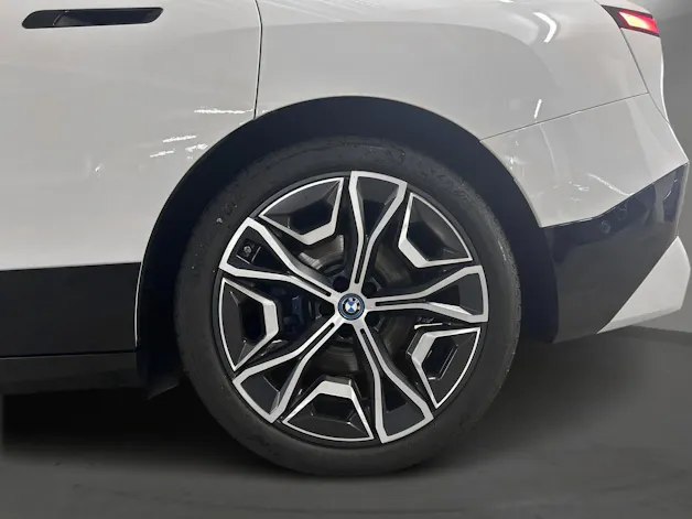 BMW iX xDrive40 SPORTPAKET AHK