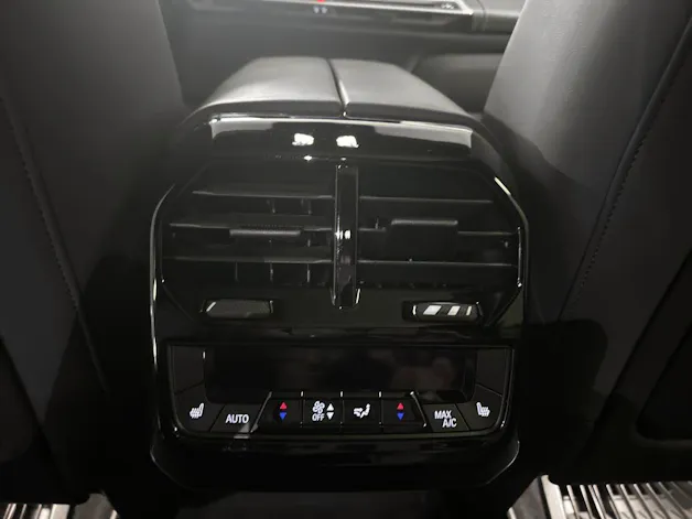 BMW iX xDrive40 SPORTPAKET AHK