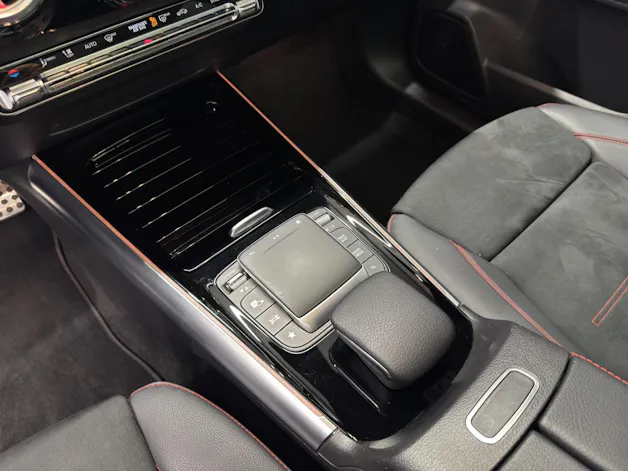 MERCEDES-BENZ GLA 250 AMG Line 4Matic