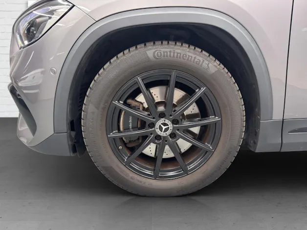 MERCEDES-BENZ GLA 250 AMG Line 4Matic