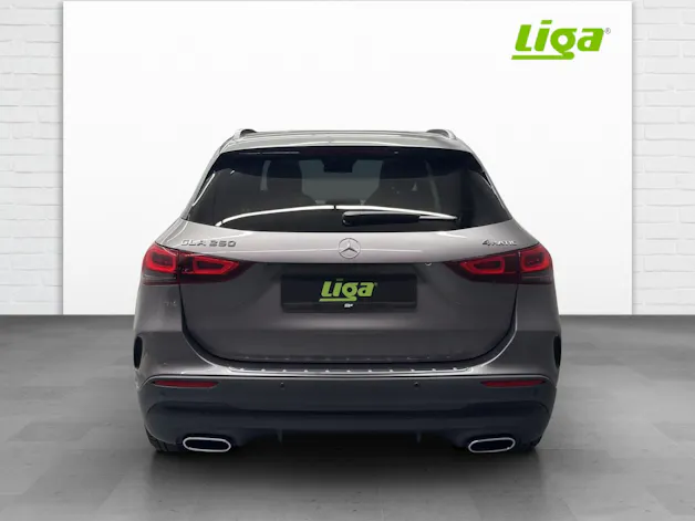 MERCEDES-BENZ GLA 250 AMG Line 4Matic