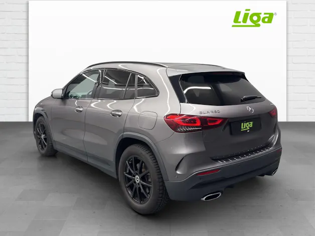 MERCEDES-BENZ GLA 250 AMG Line 4Matic