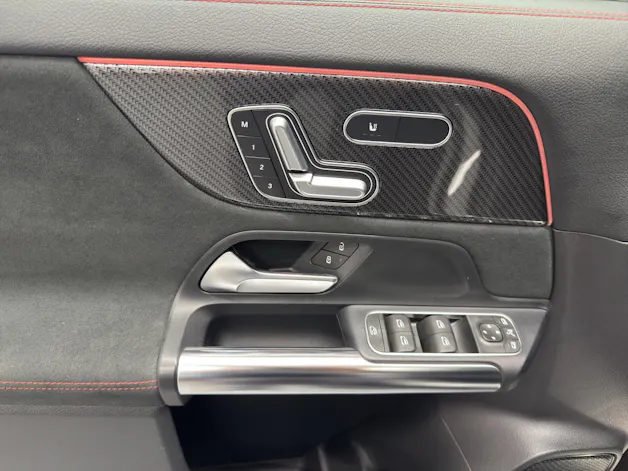 MERCEDES-BENZ GLA 250 AMG Line 4Matic