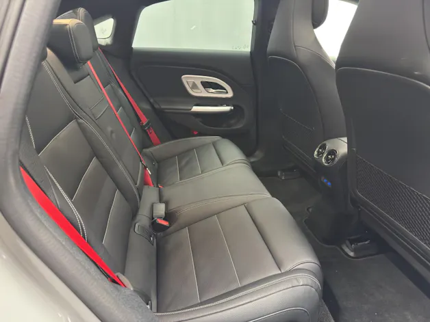 MERCEDES-BENZ CLA 350 AMG Line 4Matic