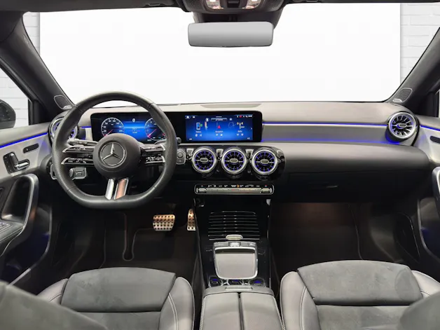 MERCEDES-BENZ A 250 AMG Line 4Matic