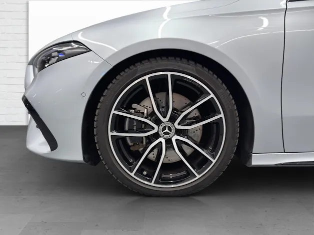 MERCEDES-BENZ A 250 AMG Line 4Matic