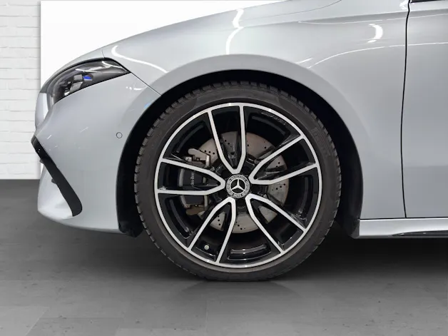 MERCEDES-BENZ A 250 AMG Line 4Matic