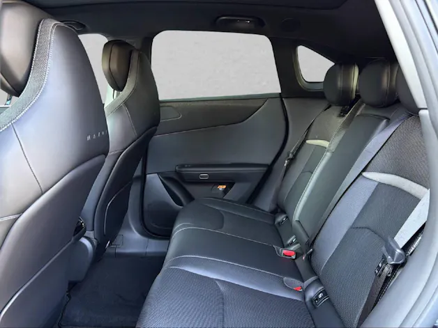 MAZDA CX-6e Takumi