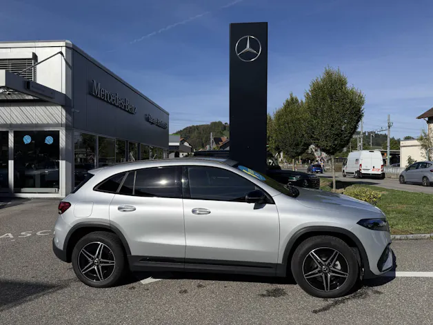 MERCEDES-BENZ EQA 350 Swiss Star AMG Line 4matic