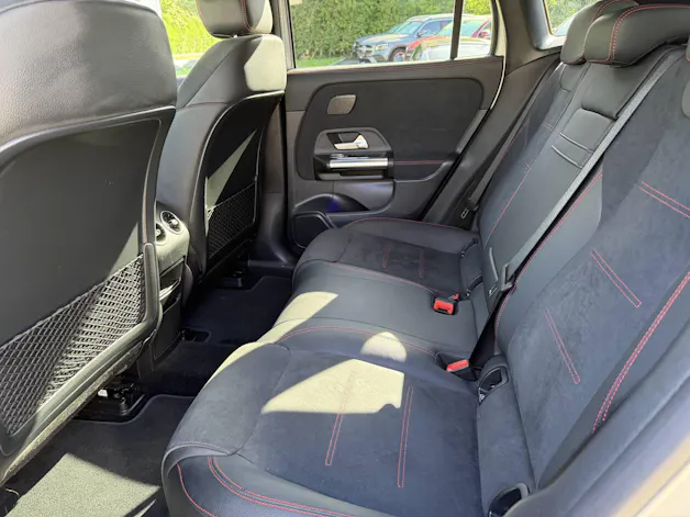 MERCEDES-BENZ EQA 350 Swiss Star AMG Line 4matic