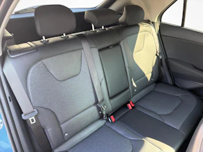 https://vehicle.imgix.net/4479076/954fee3a-eb52-49e8-987e-350b3d5ab8b7.jpg