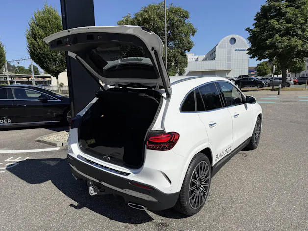 MERCEDES-BENZ GLA 250 Swiss Star AMG Line 4matic