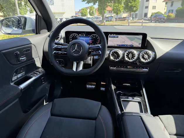 MERCEDES-BENZ GLA 250 Swiss Star AMG Line 4matic