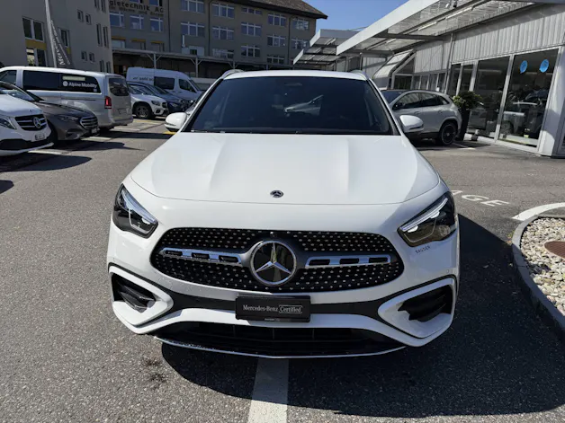 MERCEDES-BENZ GLA 250 Swiss Star AMG Line 4matic