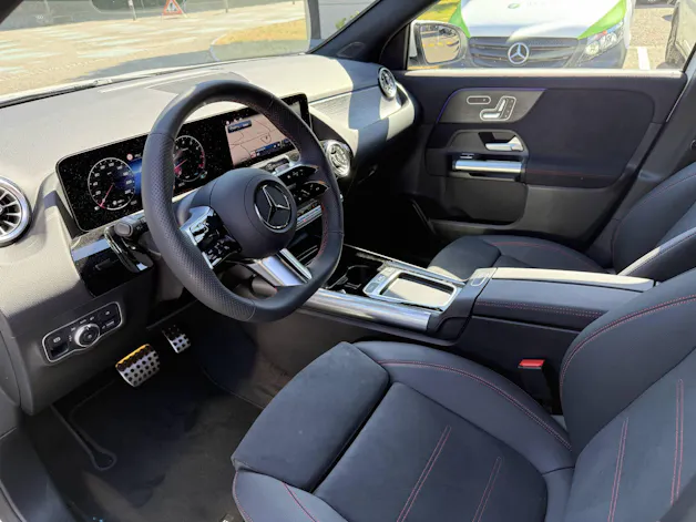 MERCEDES-BENZ GLA 250 Swiss Star AMG Line 4matic
