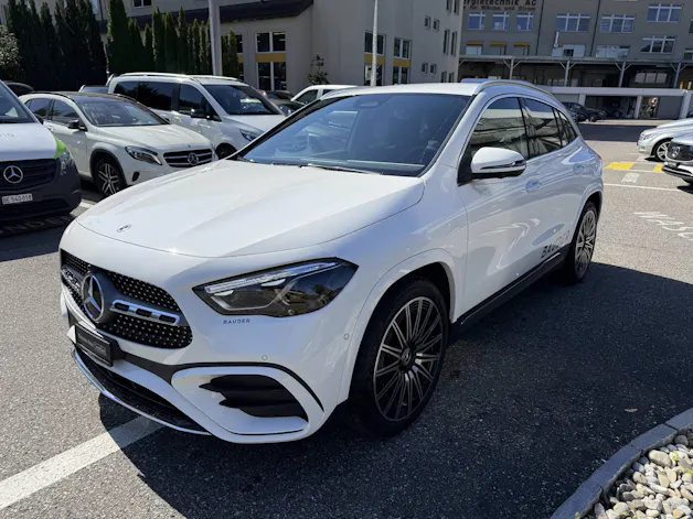 MERCEDES-BENZ GLA 250 Swiss Star AMG Line 4matic