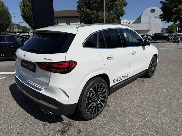MERCEDES-BENZ GLA 250 Swiss Star AMG Line 4matic