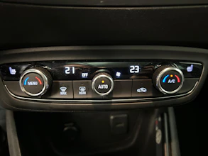 https://vehicle.imgix.net/4479132/cf0381d1-167b-4971-9ec6-e7fab4929069.jpg