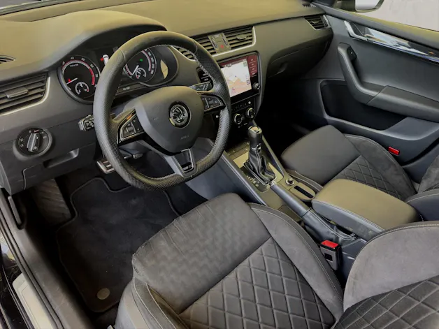 SKODA Octavia Combi 2.0 TSI RS DSG 230PS*