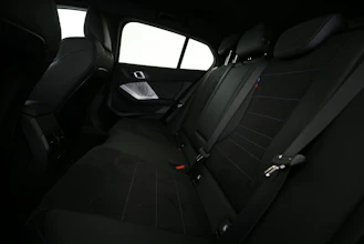 https://vehicle.imgix.net/4479286/83c77394-a34e-4b1e-890f-3737f26a37ba.jpg