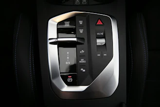 https://vehicle.imgix.net/4479286/9f357a4e-2750-4517-8021-8dbb49541f19.jpg