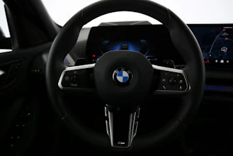 https://vehicle.imgix.net/4479286/acc0f80b-58b8-4066-84bd-ec752d8f2be8.jpg