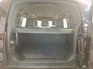 Land Rover Defender 110 3.0 D I6 300 X