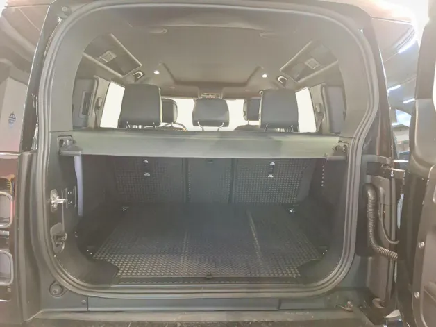 Land Rover Defender 110 3.0 D I6 300 X