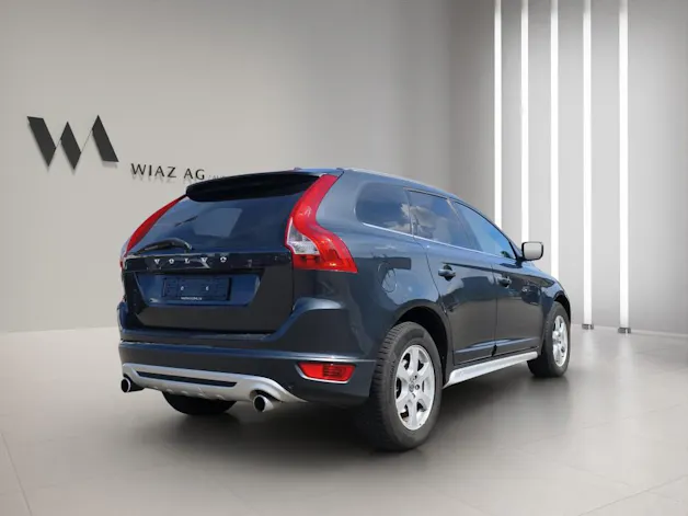 VOLVO XC60 2.4 D5 Kinetic R-Design AWD