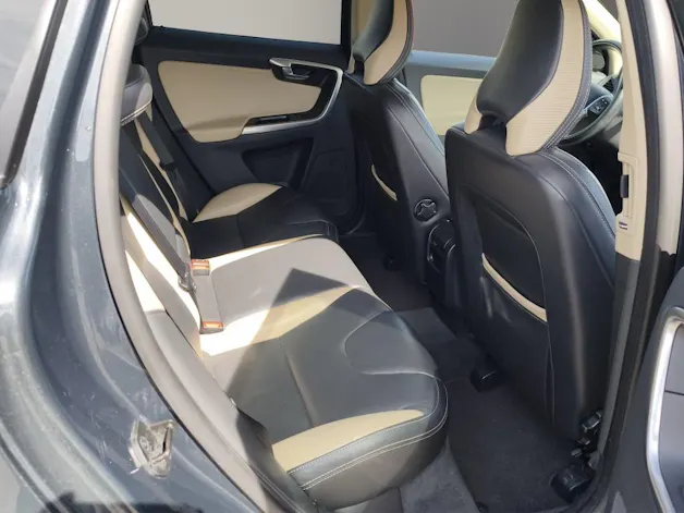 VOLVO XC60 2.4 D5 Kinetic R-Design AWD