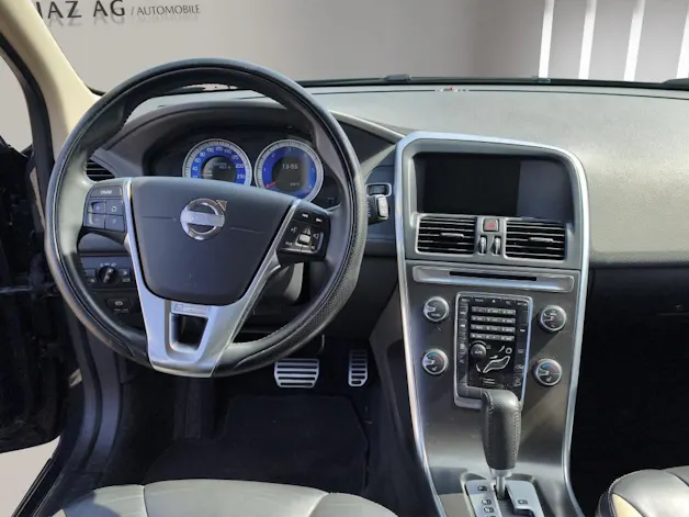 VOLVO XC60 2.4 D5 Kinetic R-Design AWD