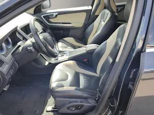 VOLVO XC60 2.4 D5 Kinetic R-Design AWD