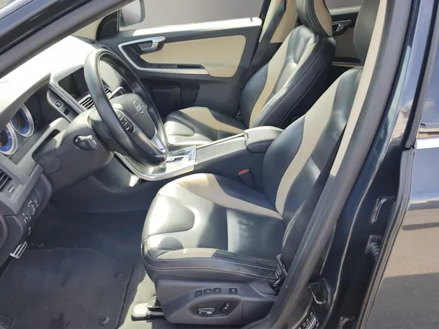 VOLVO XC60 2.4 D5 Kinetic R-Design AWD