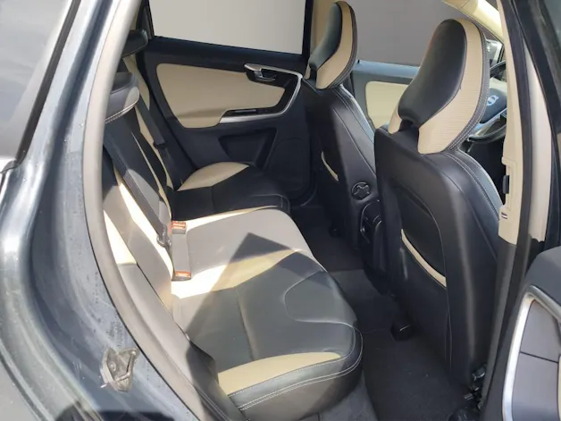 VOLVO XC60 2.4 D5 Kinetic R-Design AWD